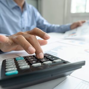Un comptable dans son bureau