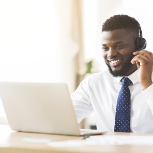 Un consultant en informatique pour aider les personnes qui ont un problème informatique