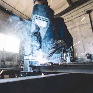 Une entreprise de métallurgie avec une soudure de métal