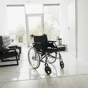 Un Fournisseur d'équipement de mobilité avec un fauteuil roulant