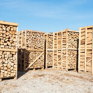 Un magasin de vente de bois de chauffage