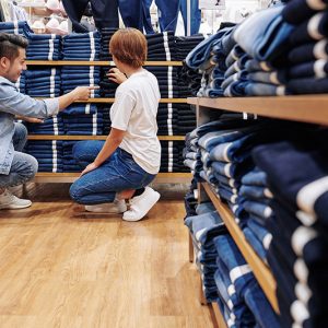 Un magasin de jean pour la vente