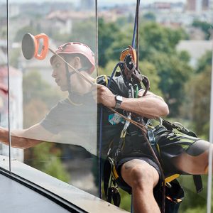 Une vitre d'une miroiterie