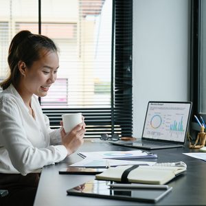 Un service d'administration des entreprises dans un bureau