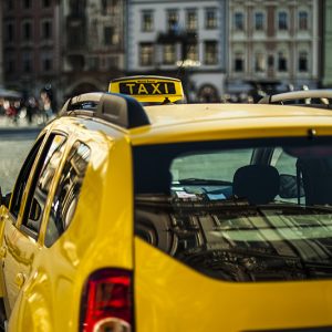 Un taxi en jaune